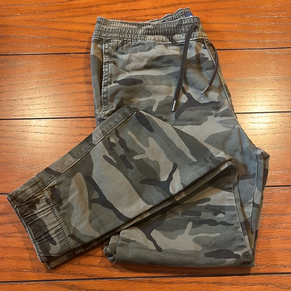 Hollister super skinny joggers with drawstring waist and front & back pockets
